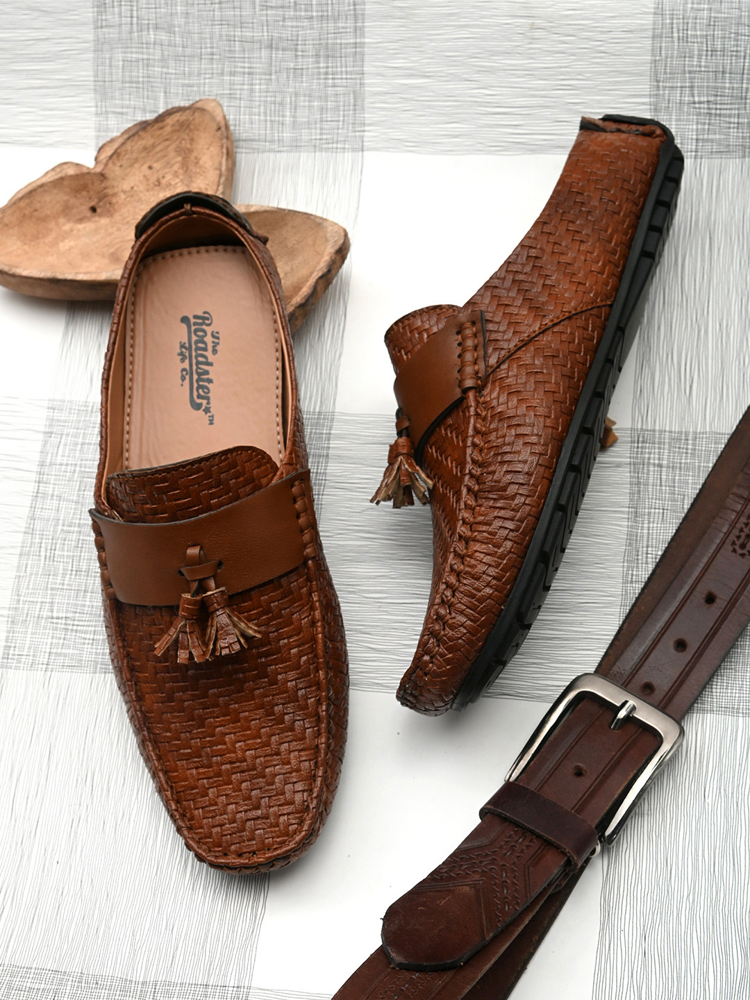 Roadster Men Tan Woven Design Loafers