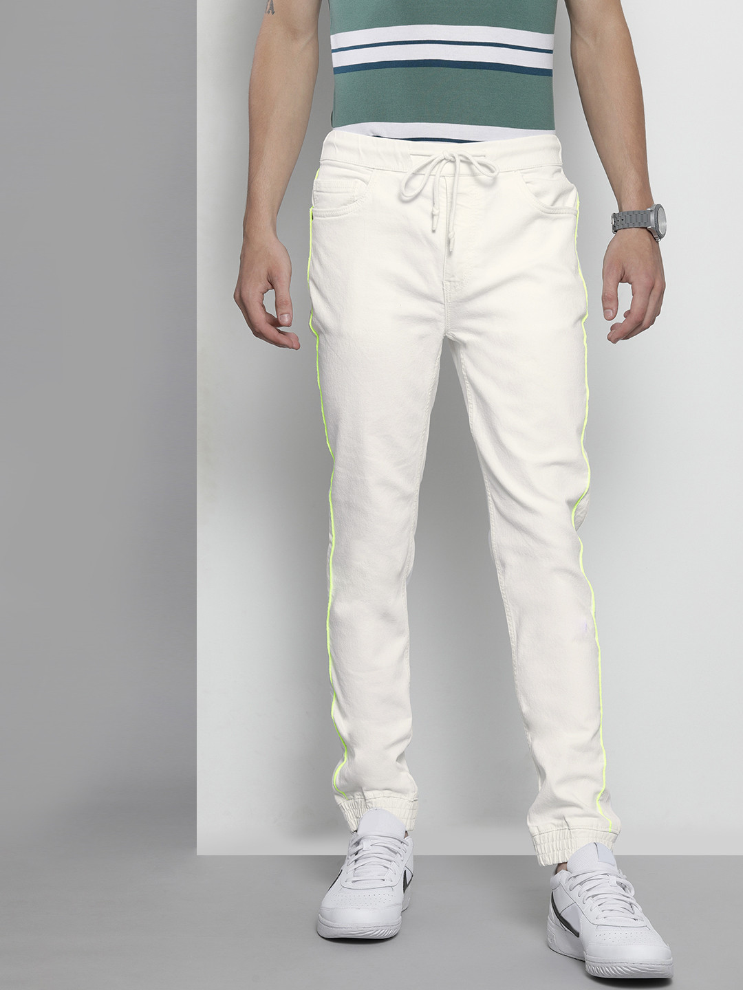 The Indian Garage Co Men White Stretchable Jeans