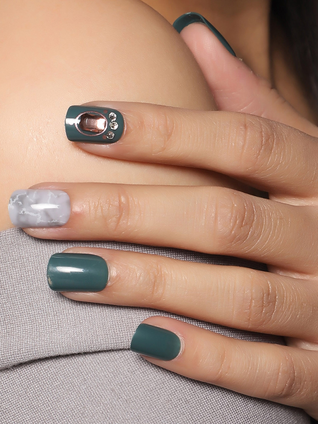 LICK 30 Pcs Glossy  Stone Fake nails-Artificial Press On Nails - Emerald Green