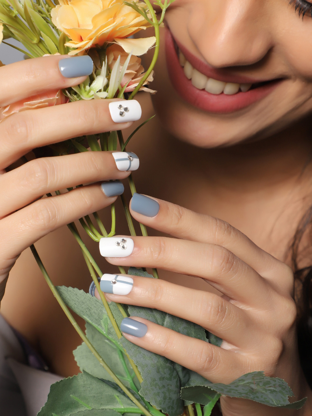 LICK  30 Pcs Reusable Glossy Light Blue Acrylic Nail Artificial Nail Set