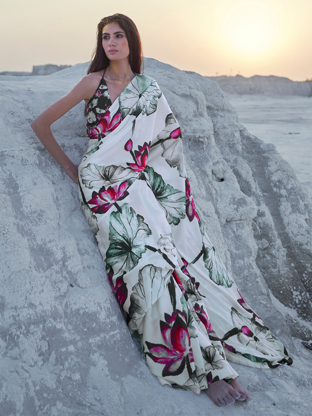 Mitera Off White & Pink Floral Printed Saree