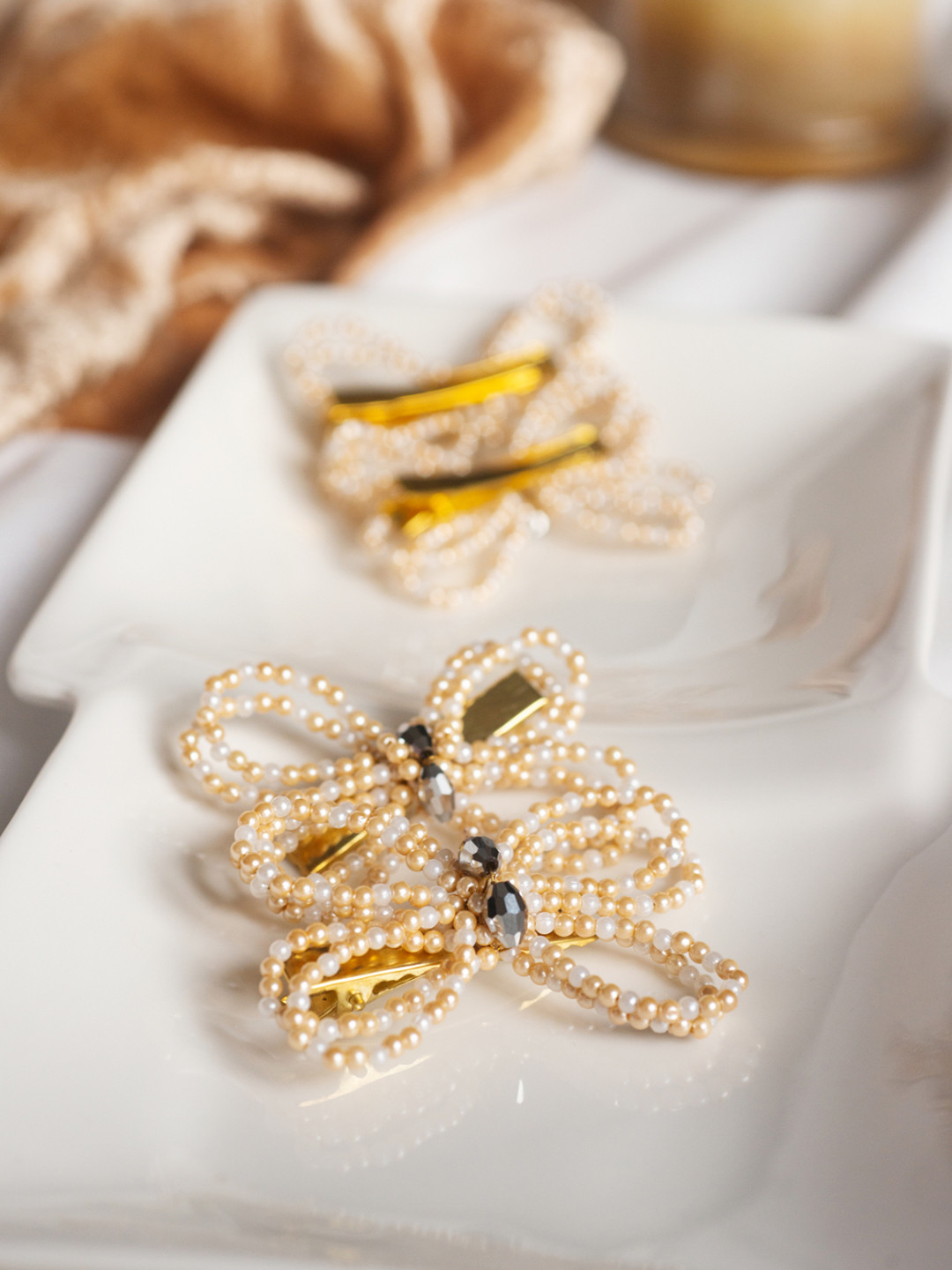 Choko Pack of 2 Girls Beige & White Beaded Alligator Hair Clip