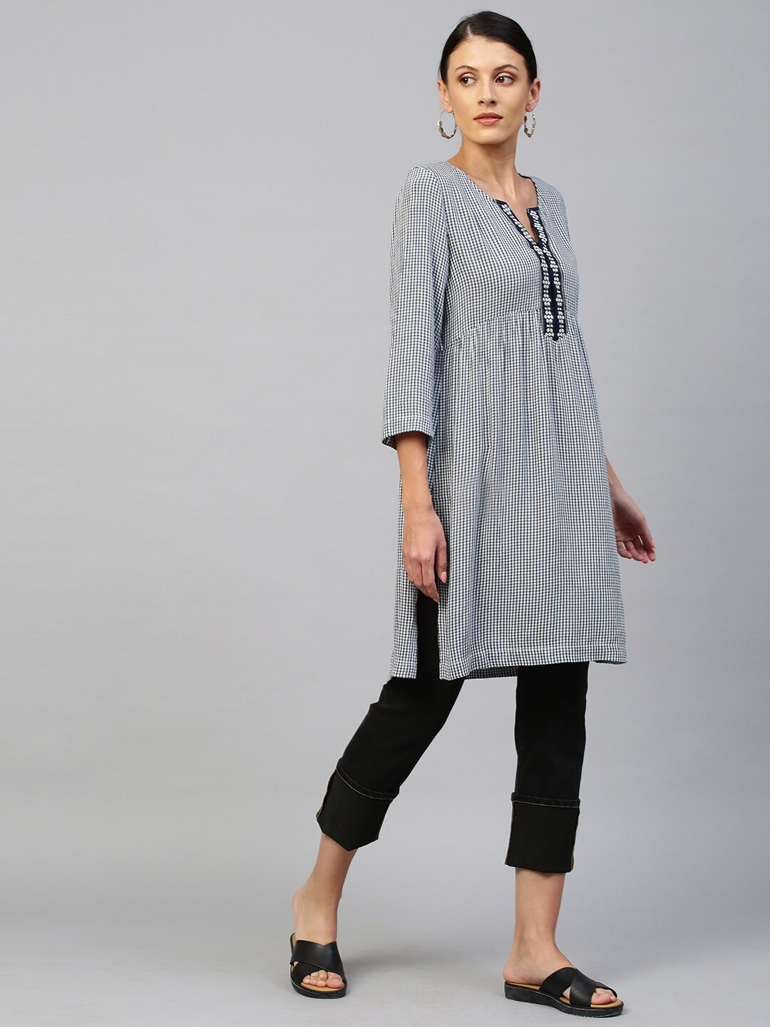 Modern Indian by CHEMISTRY Women Black Checked Thread Work Kurta