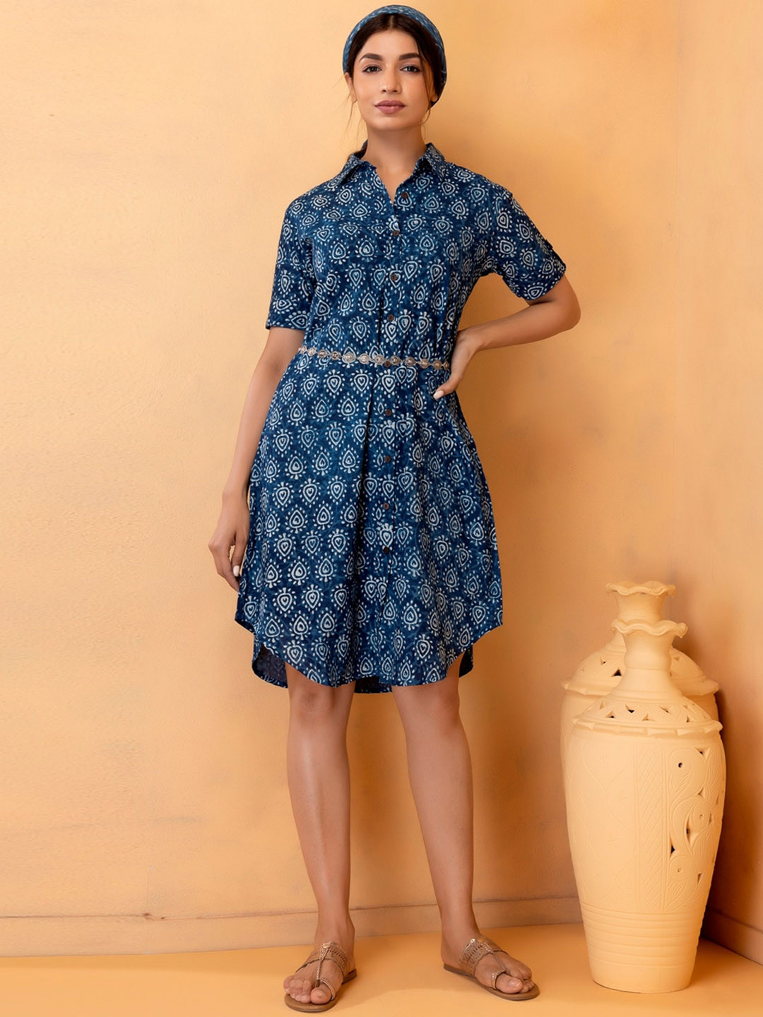 Geroo Jaipur Women Blue Ethnic Motifs Printed Cold-Shoulder Sleeves Thread Work Indigo Handloom Kurta