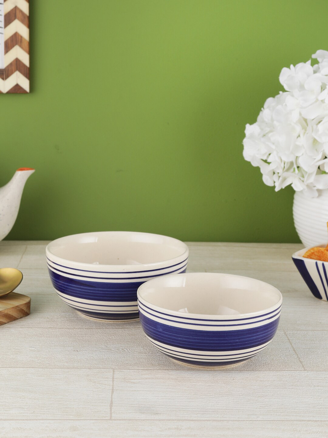 VarEesha Set Of 2 White & Blue Ceramic Serving Bowls