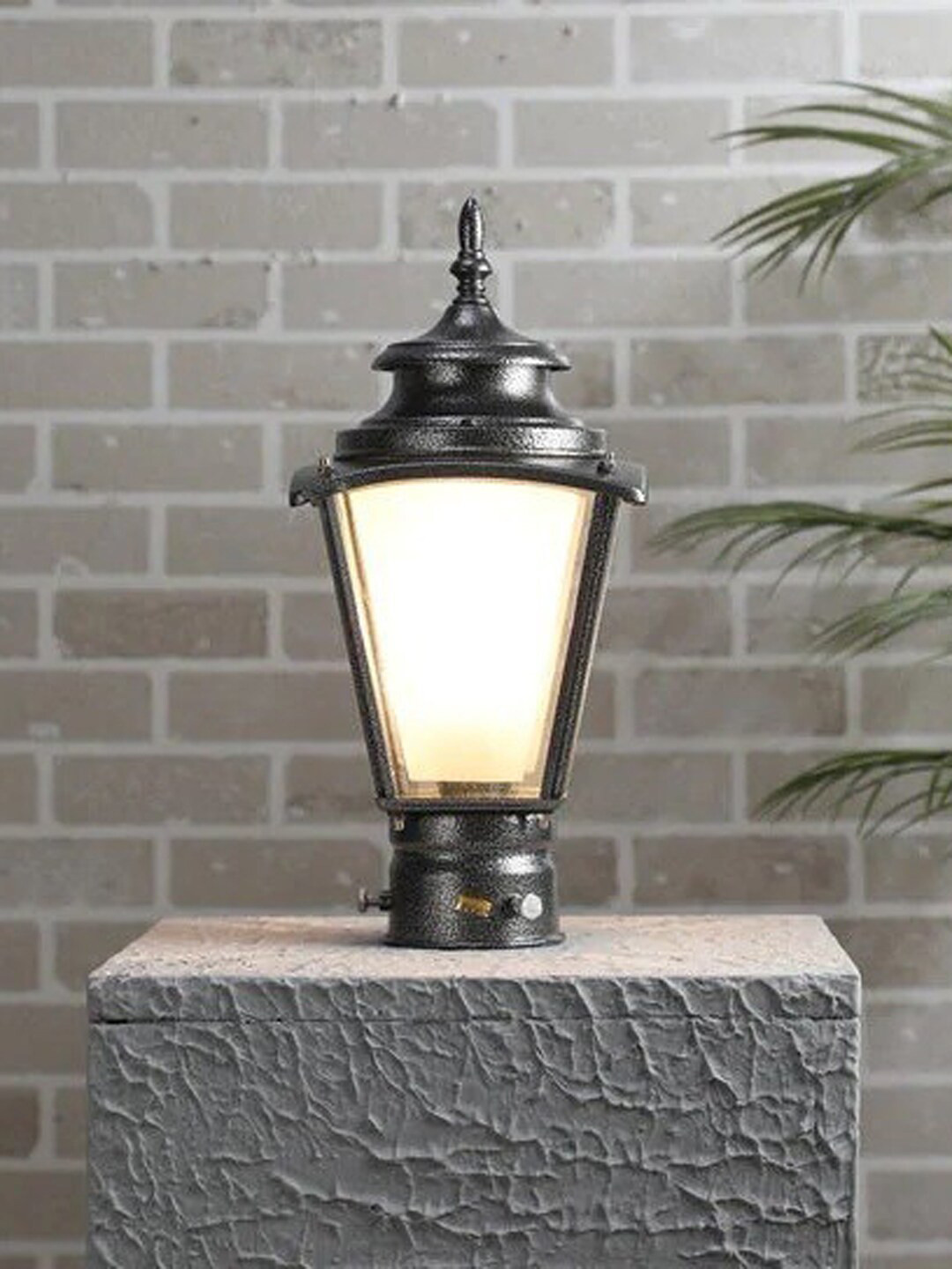 Fos Lighting Black Outdoor Pole Gate Light