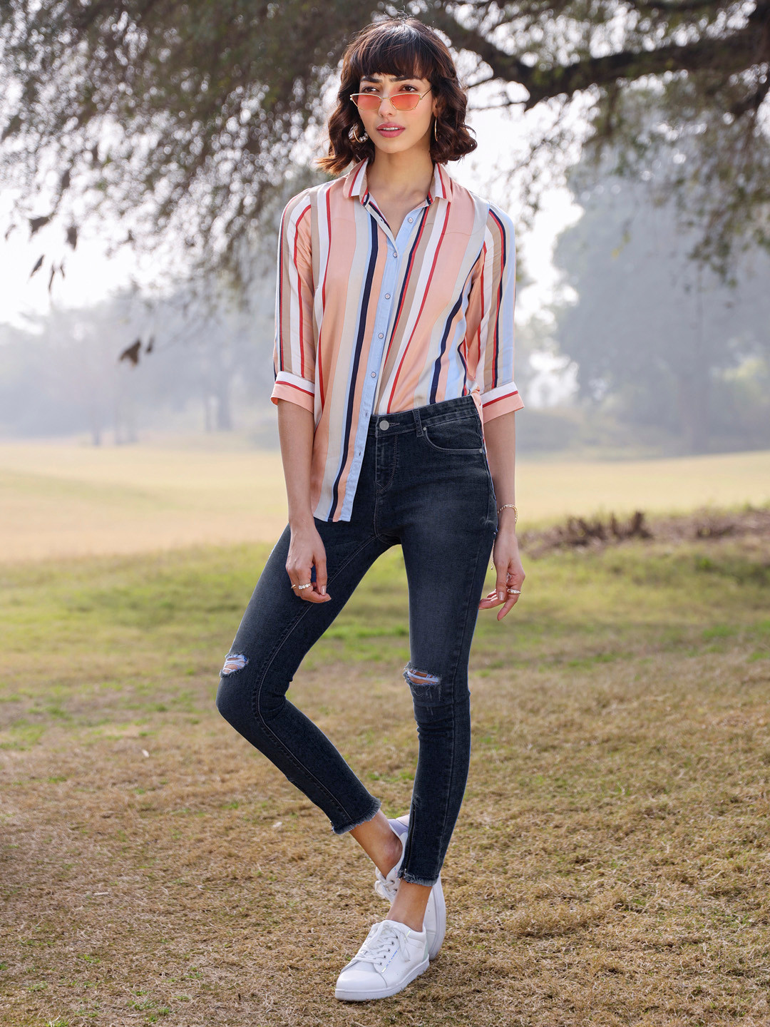 Crimsoune Club Women Blue Skinny Fit Slash Knee Light Fade Stretchable Jeans