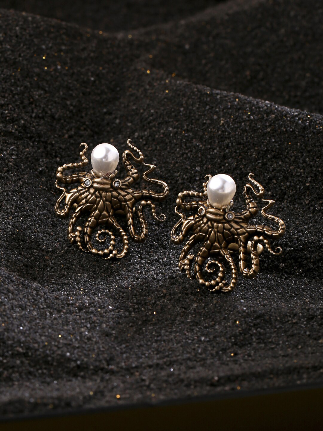 COSA NOSTRAA Gunmetal-Toned & Off White Octopus Pearl Quirky Cufflink