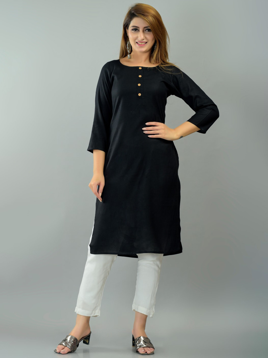 IQRAAR Women Black Flared Sleeves Thread Work Kurta