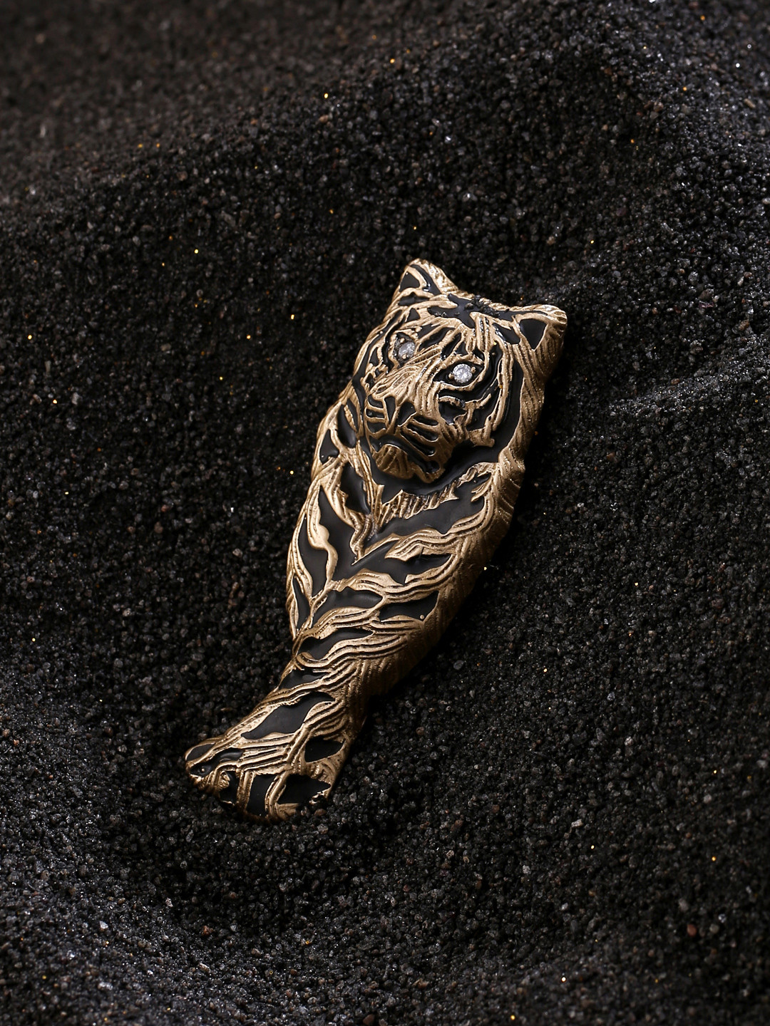 COSA NOSTRAA Men Metallic Royal Bengal Tiger Brooch