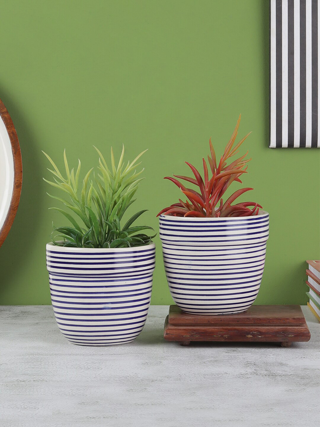 VarEesha Set of 2 Blue Spiral U Shaped Planters