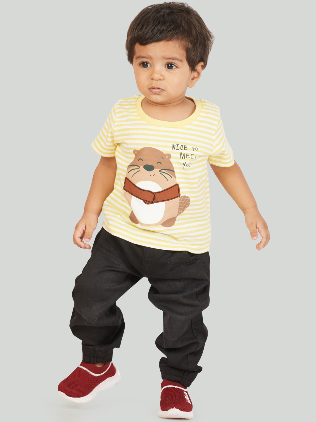 Zalio Boys Yellow & Black Printed T-shirt with Trousers