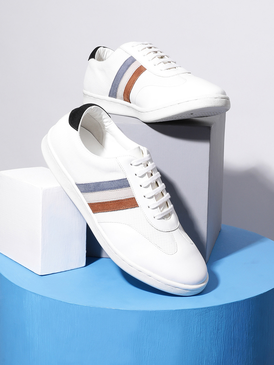 Liberty Men White & Blue Striped Sneakers