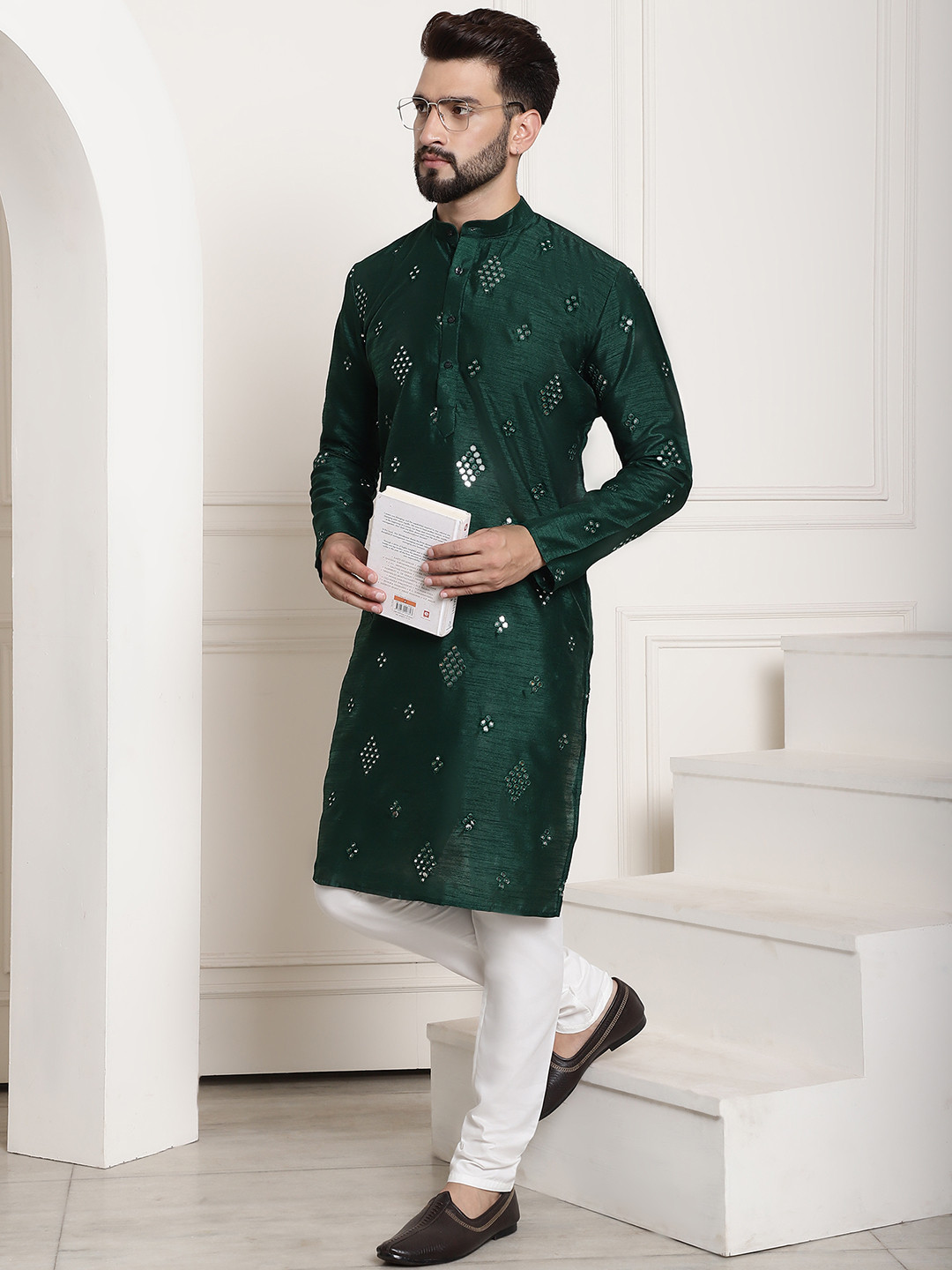 SOJANYA Men Green Embroidered Mirror Work Kurta with Pyjamas