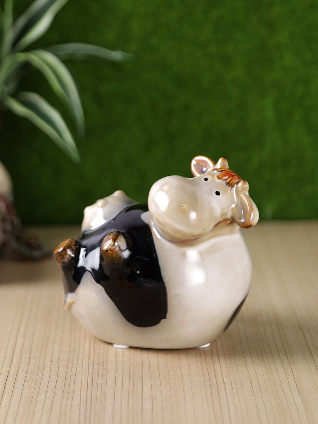 TAYHAA Brawny and Charming Cow White Ceramic Glossy Garden Small Showpiece - 4.3 Inches