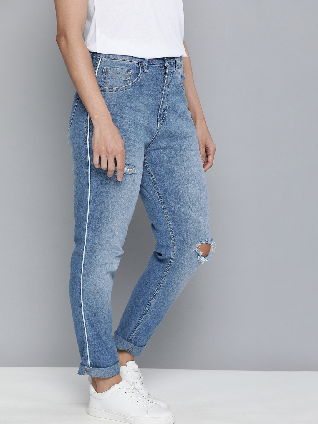 Mast & Harbour Women Blue Boyfriend Fit Light Fade Slashed Knee Stretchable Jeans