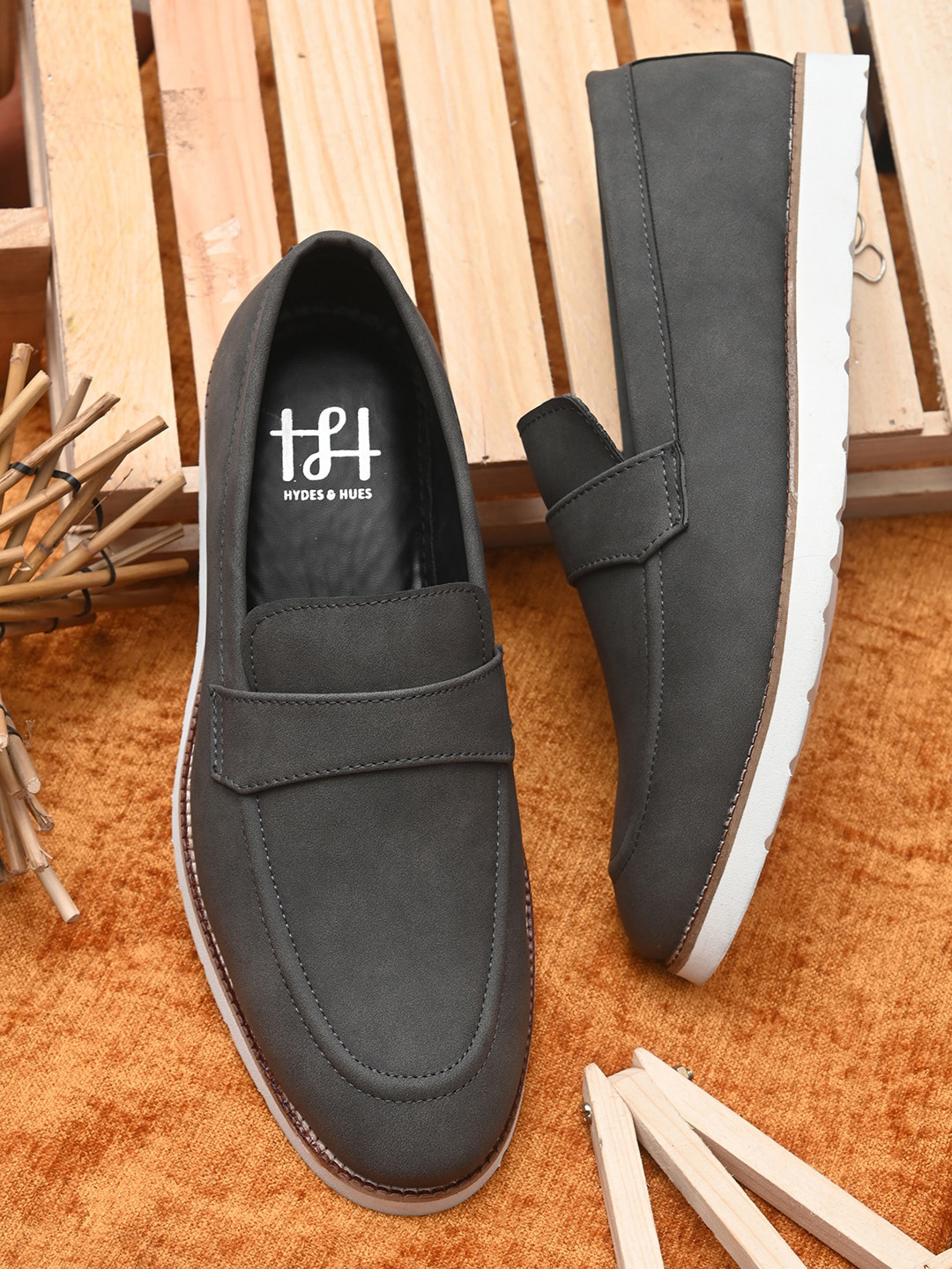 Hydes N Hues Men Grey Slip-On Sneakers