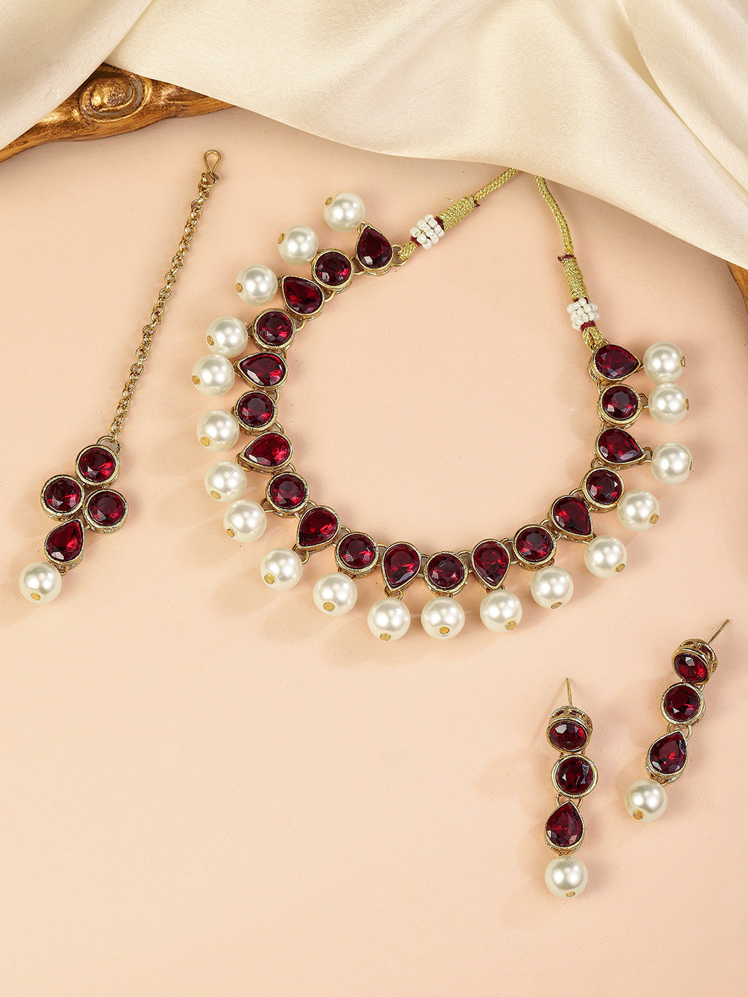 Peora Maroon & White Kundan Pearl Gold-Plated Jewellery Set