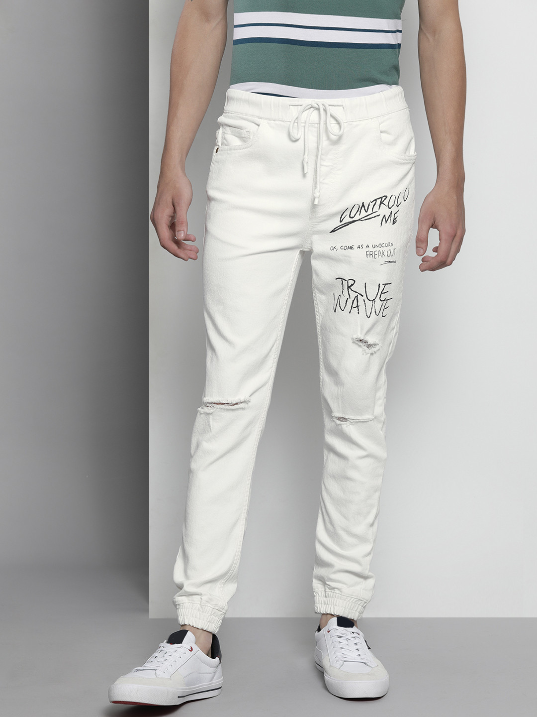 The Indian Garage Co Men White Slash Knee Printed Stretchable Jogger Jeans