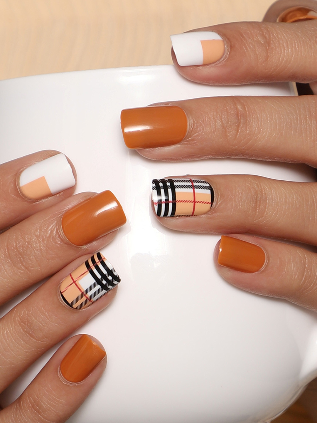 LICK 30Pcs Glossy Check Pattern Artificial Fake Press On Nails - Burnt Brown