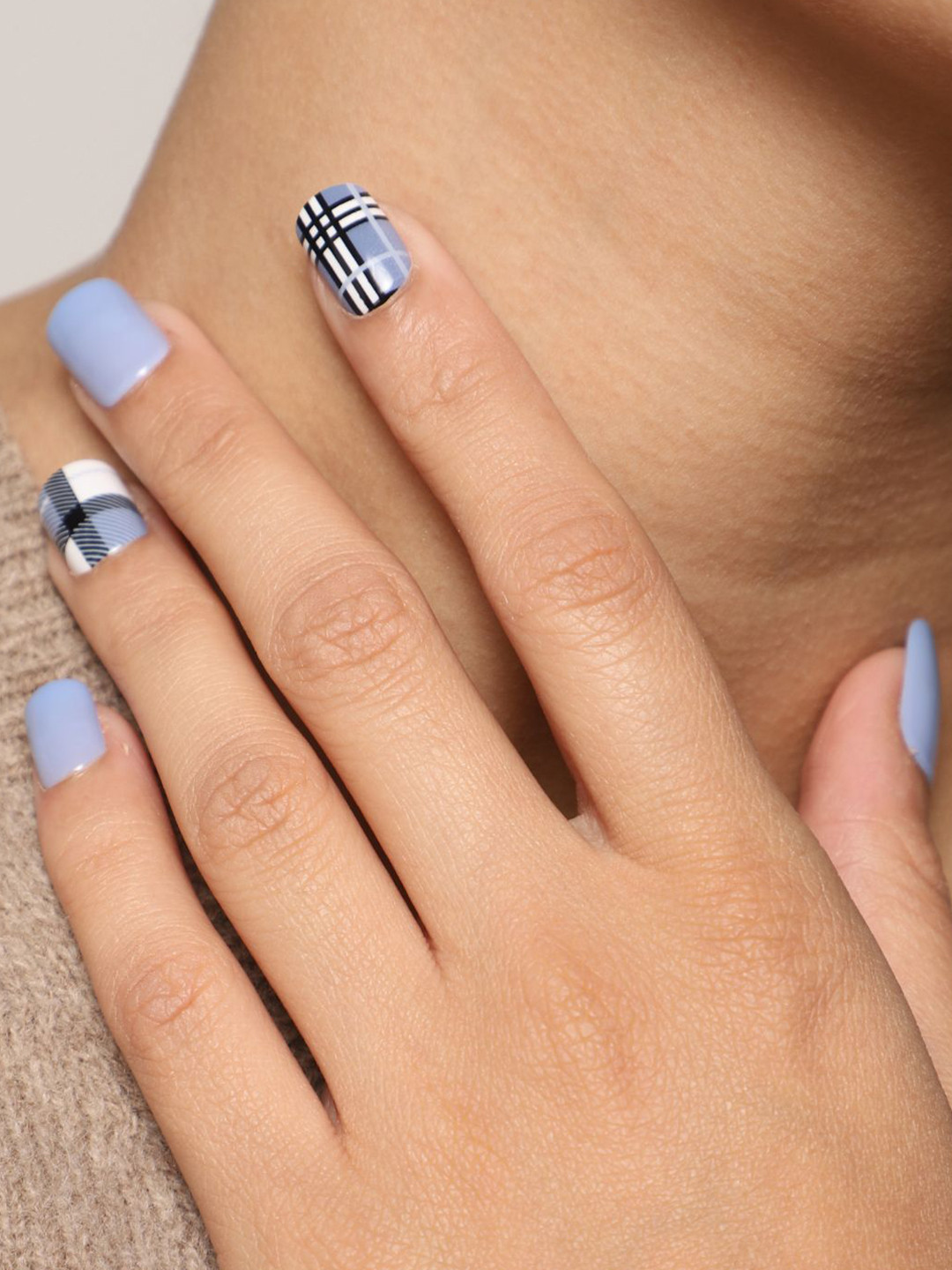 LICK 30Pcs Glossy Check Pattern Artificial Fake Press On Nails - Baby Blue