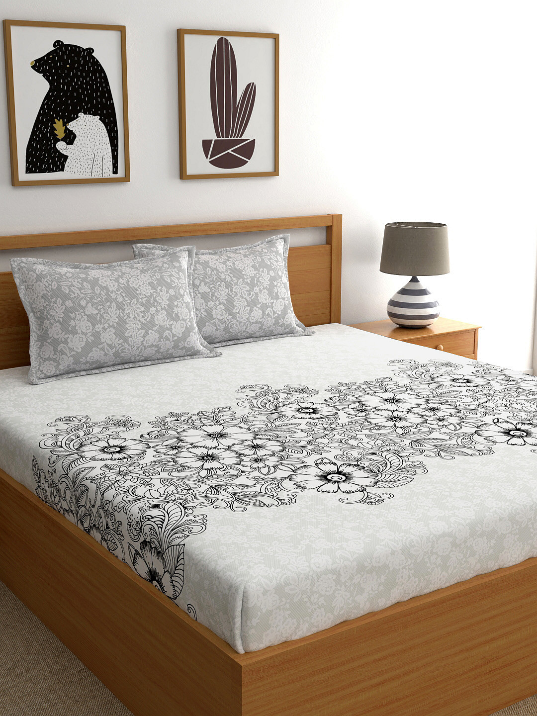 My Room Black & White Floral 140 TC King Bedsheet with 2 Pillow Covers