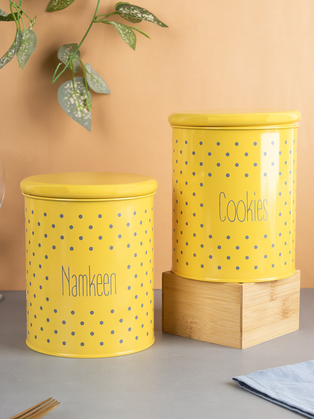 Market99 Yellow Polka Dots Cast Iron Easy To Clean 2 Piece Flip Top Canister-1.7L