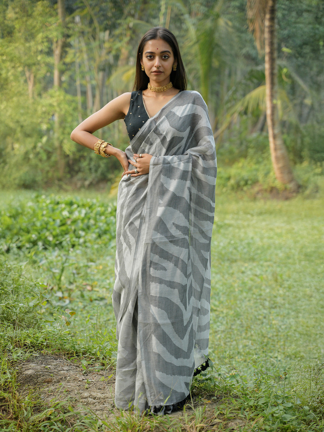 Suta Grey Saree
