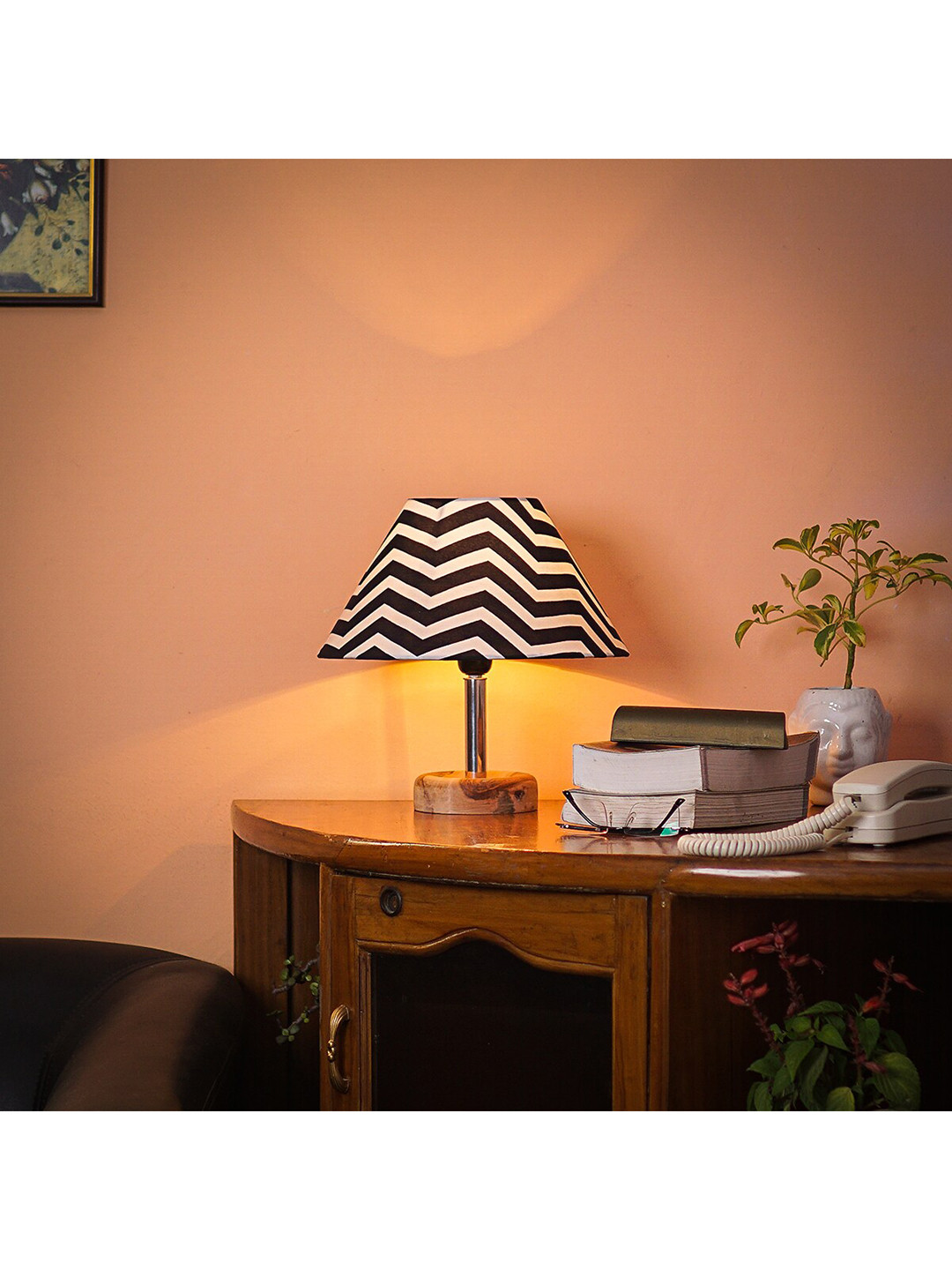 Pinecraft INTERNATIONAL Black & White Edra Table Lamp with Shade