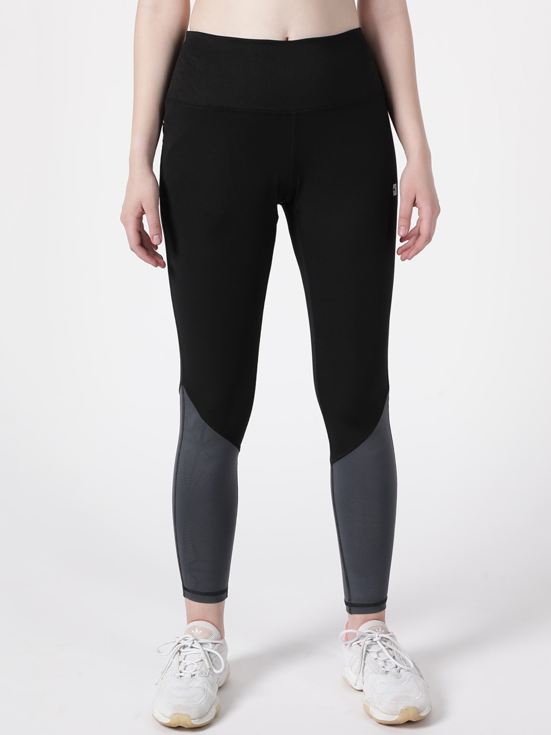 STUDIOACTIV Women Black & Grey Colourblocked Dry-Fit Sports Leggings