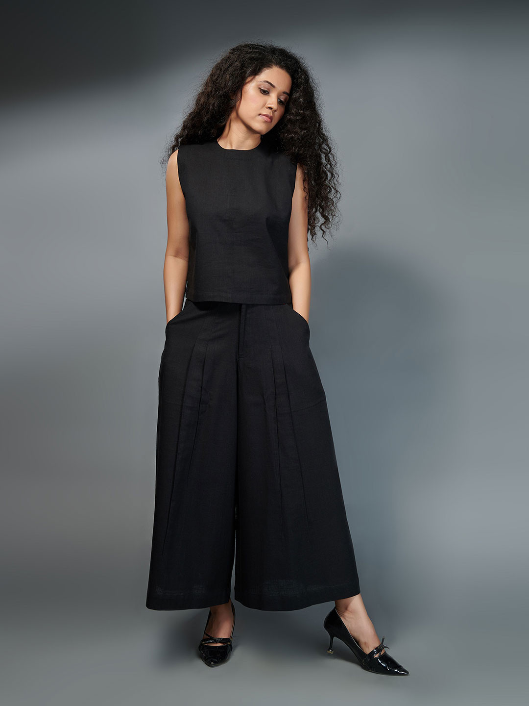 the kaatn trail Black Solid Pure Cotton Top