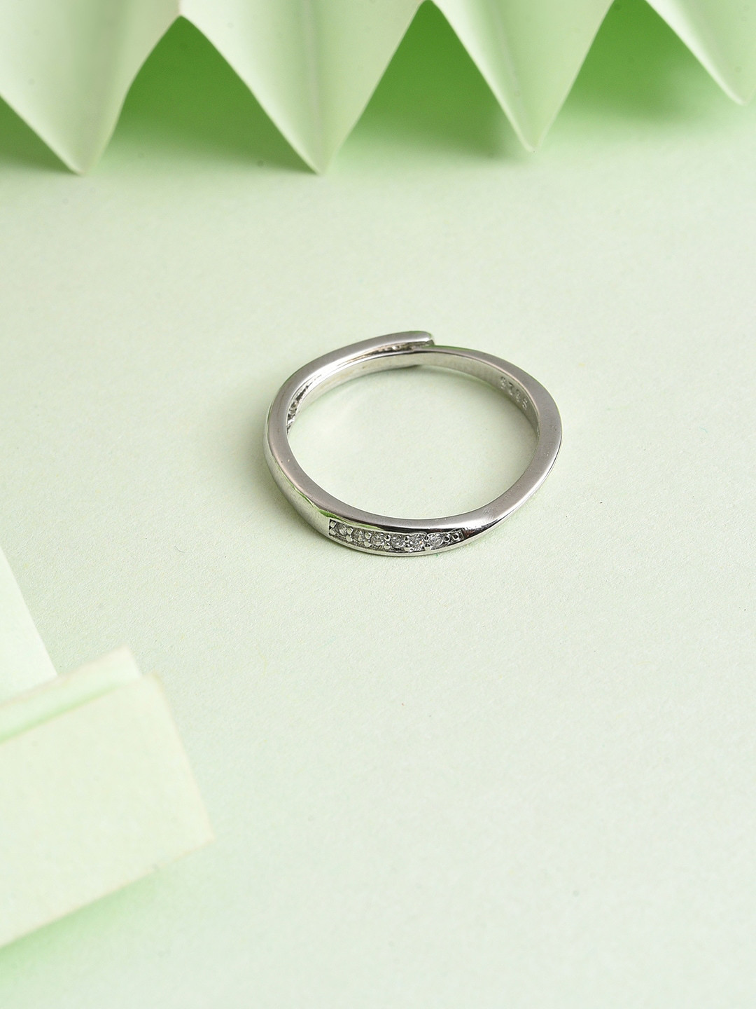 SOHI Silver-Plated Designer Stone Ring