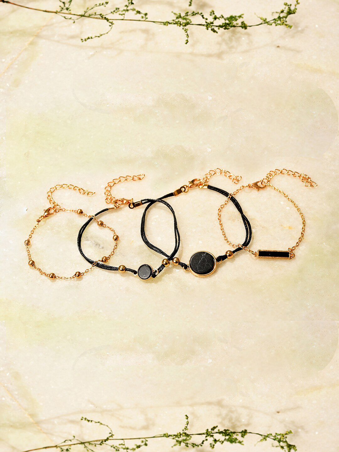 SOHI Women 4 Black Gold-Plated Ring Bracelet
