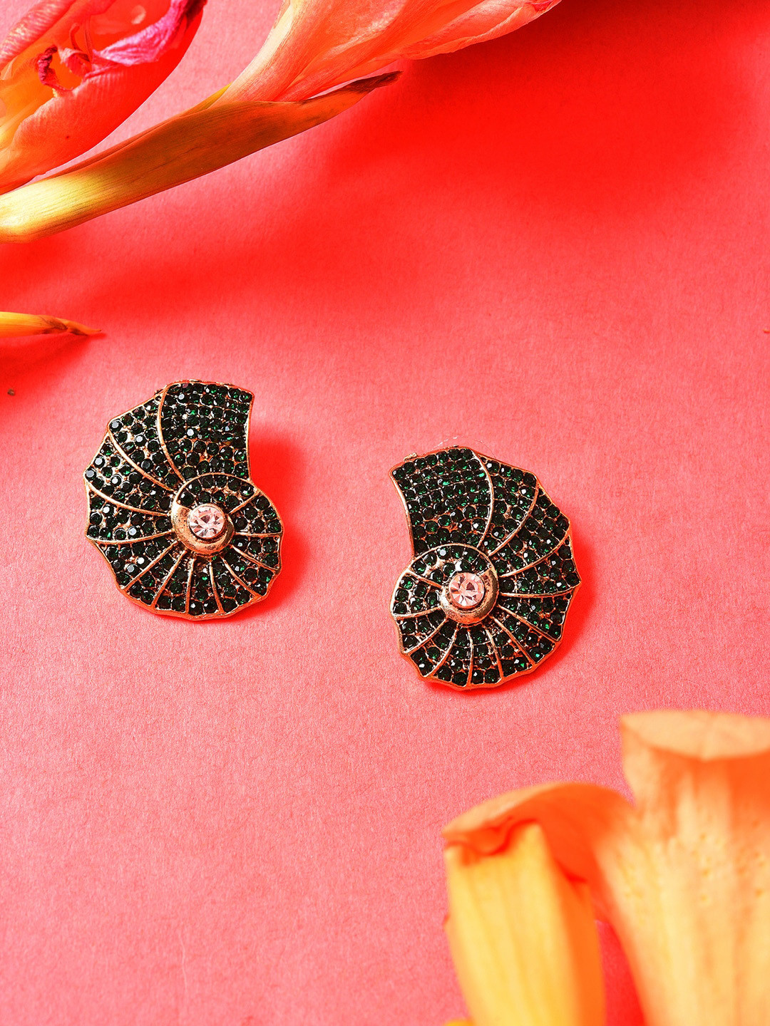 SOHI Women Green  Gold Plated Designer Stone Studs Earrings