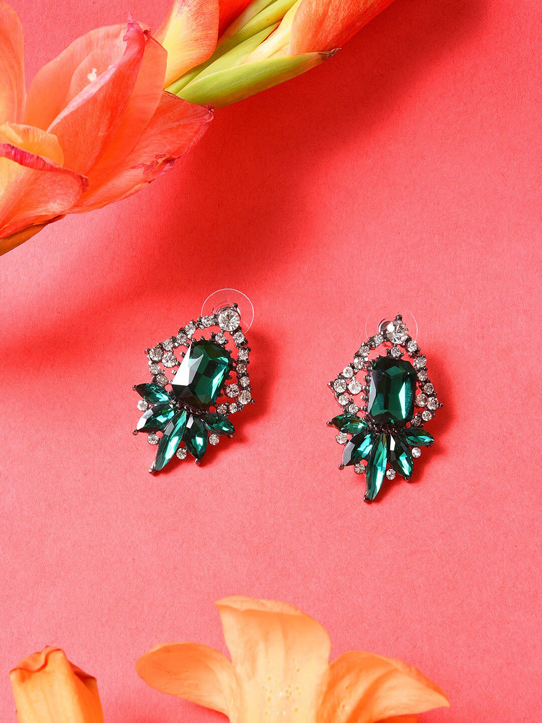 SOHI Women Green Stone Studs Earrings