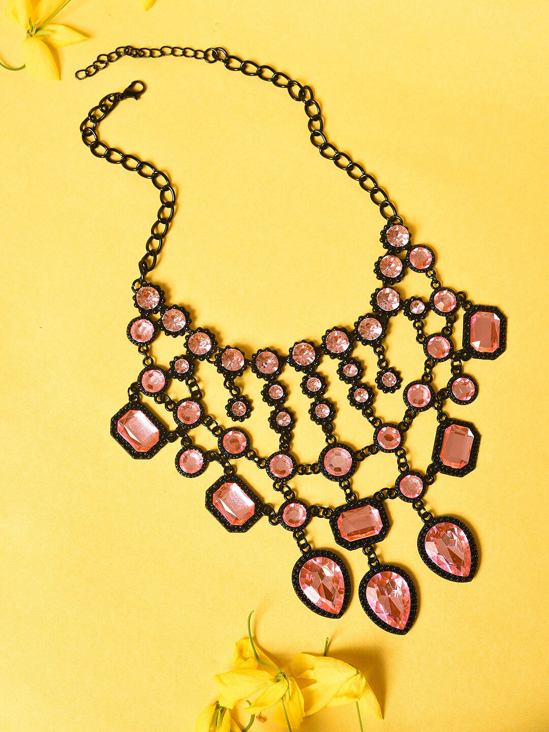 SOHI Women Pink & Black Kundan Necklace
