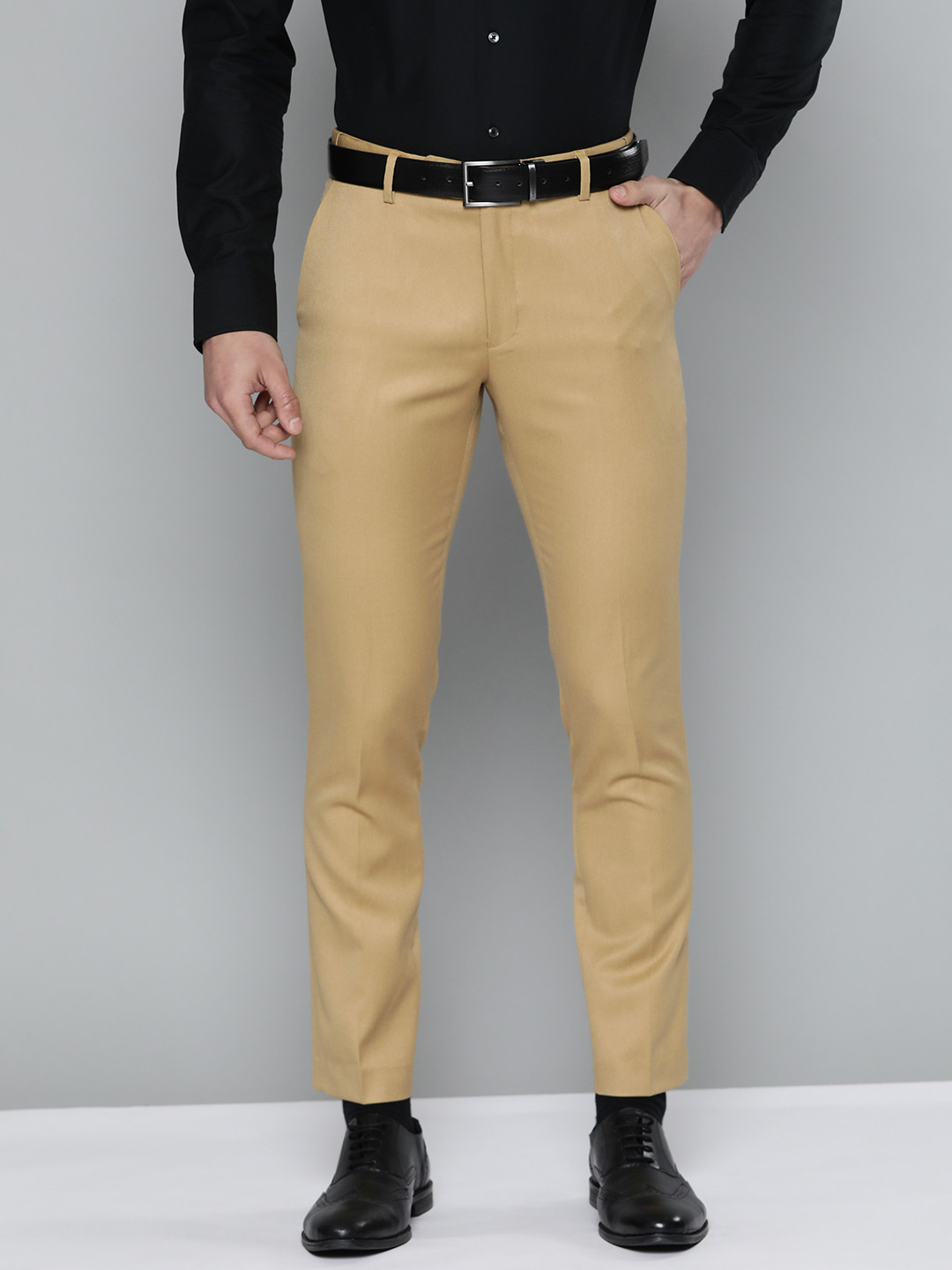 DENNISON Men Camel Brown Solid Smart Auto Fit Waist Formal Tapered Fit Trousers