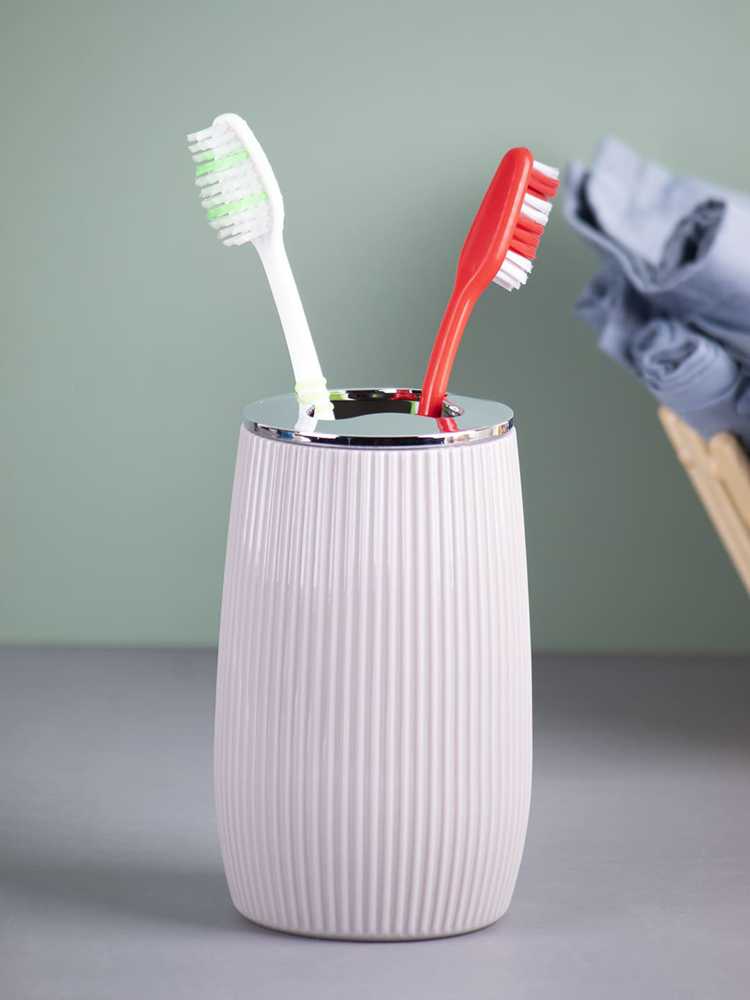 MARKET99 Grey & Silver Textured Toothbrush Holder