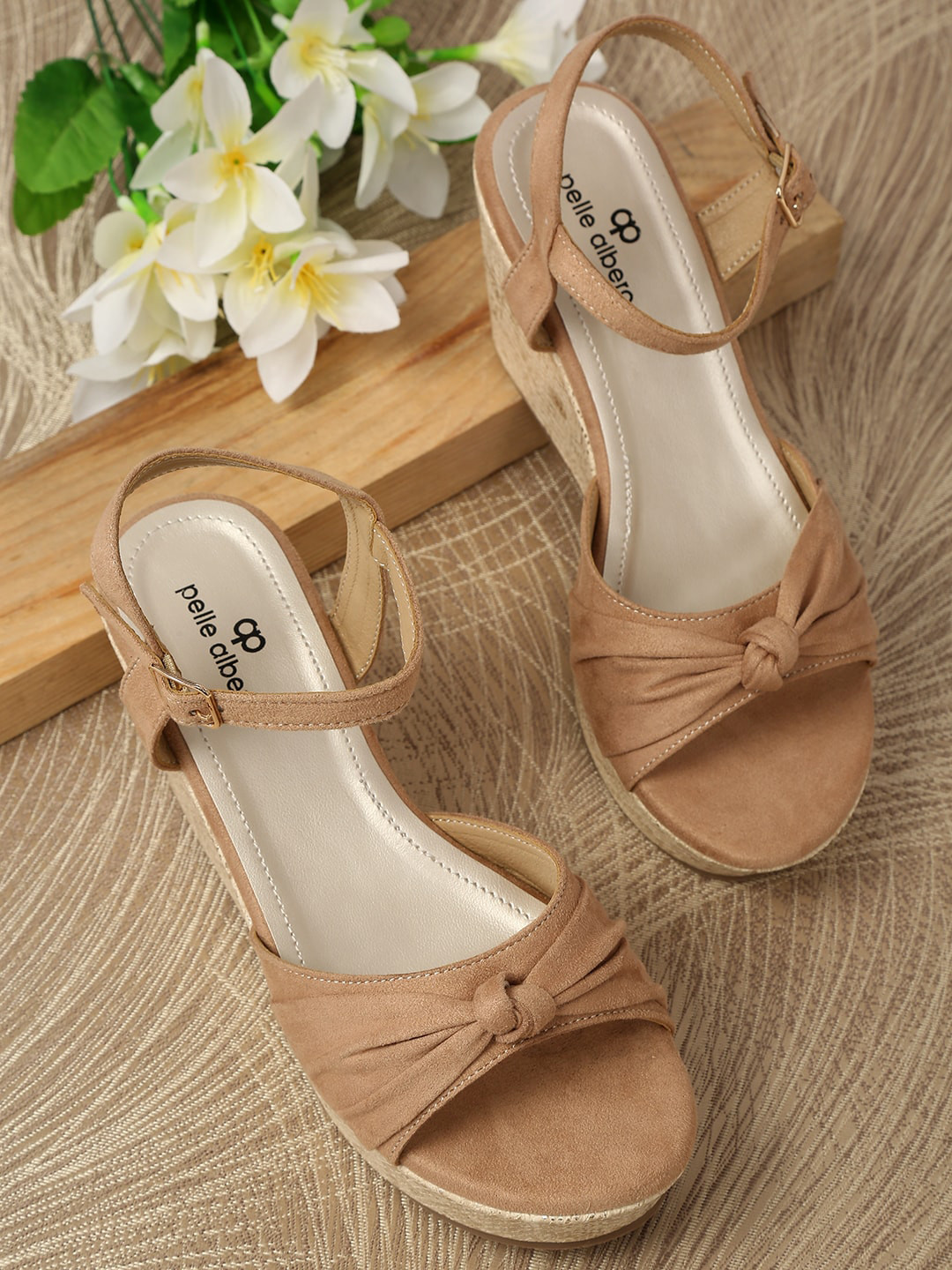 pelle albero Beige Velvet Wedge Pumps with Bows