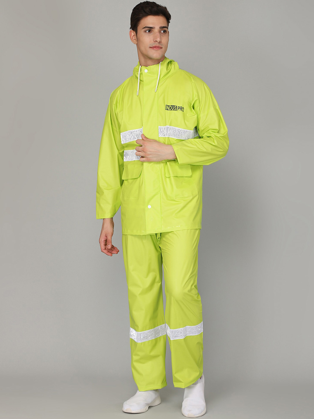 THE CLOWNFISH Men Green Solid Rain Suit