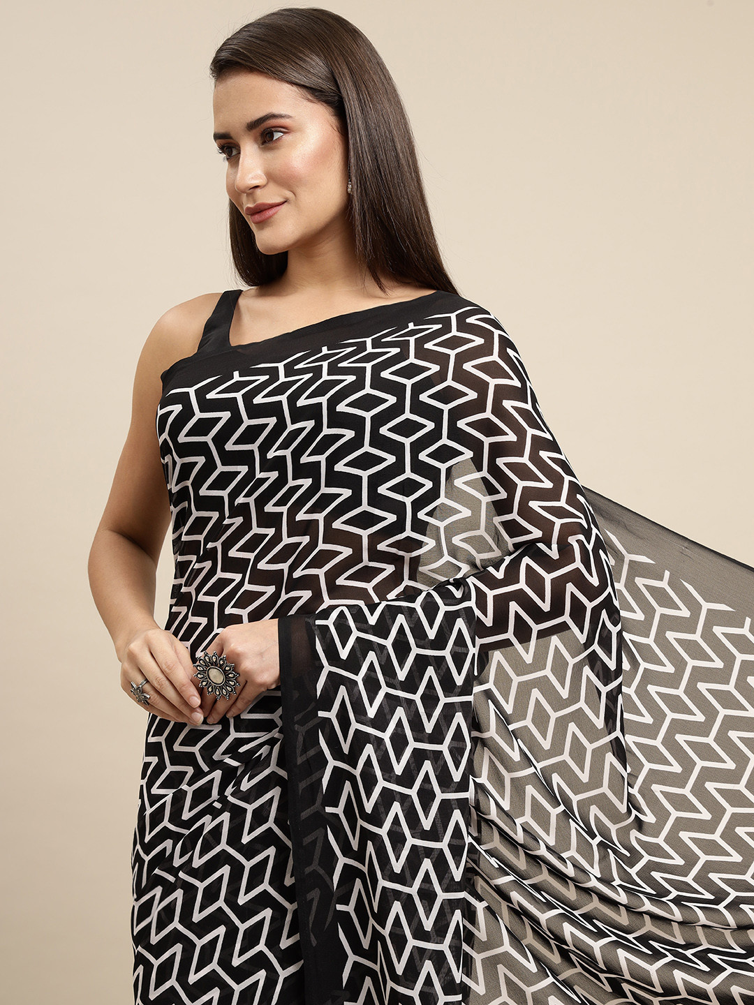 Moda Rapido Women Black & White Geometric Print Saree