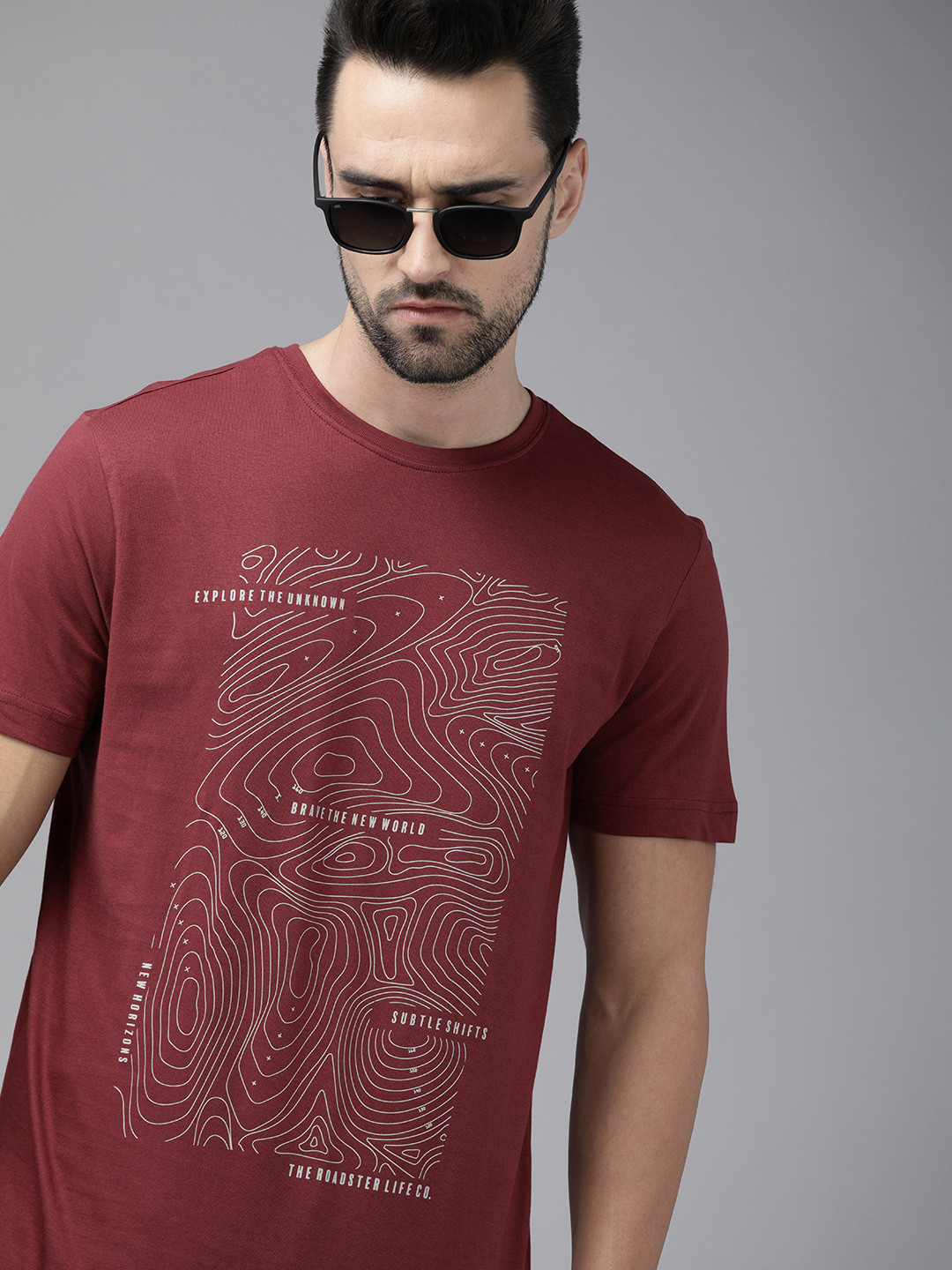 Roadster Men Burgundy & White Graphic Printed Cotton T-shirt