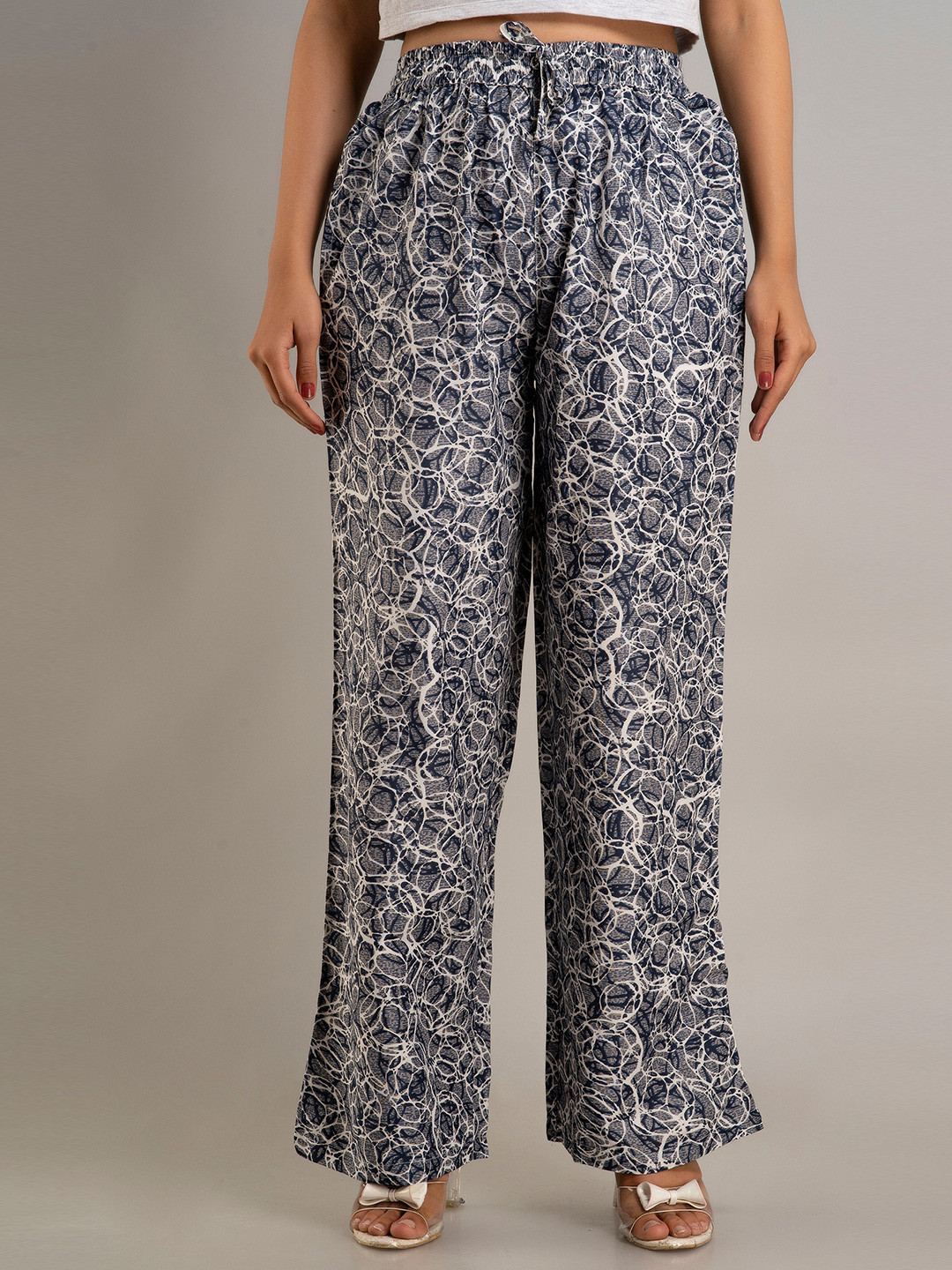 DORIYA Women Black & Grey Printed Knitted Palazzos