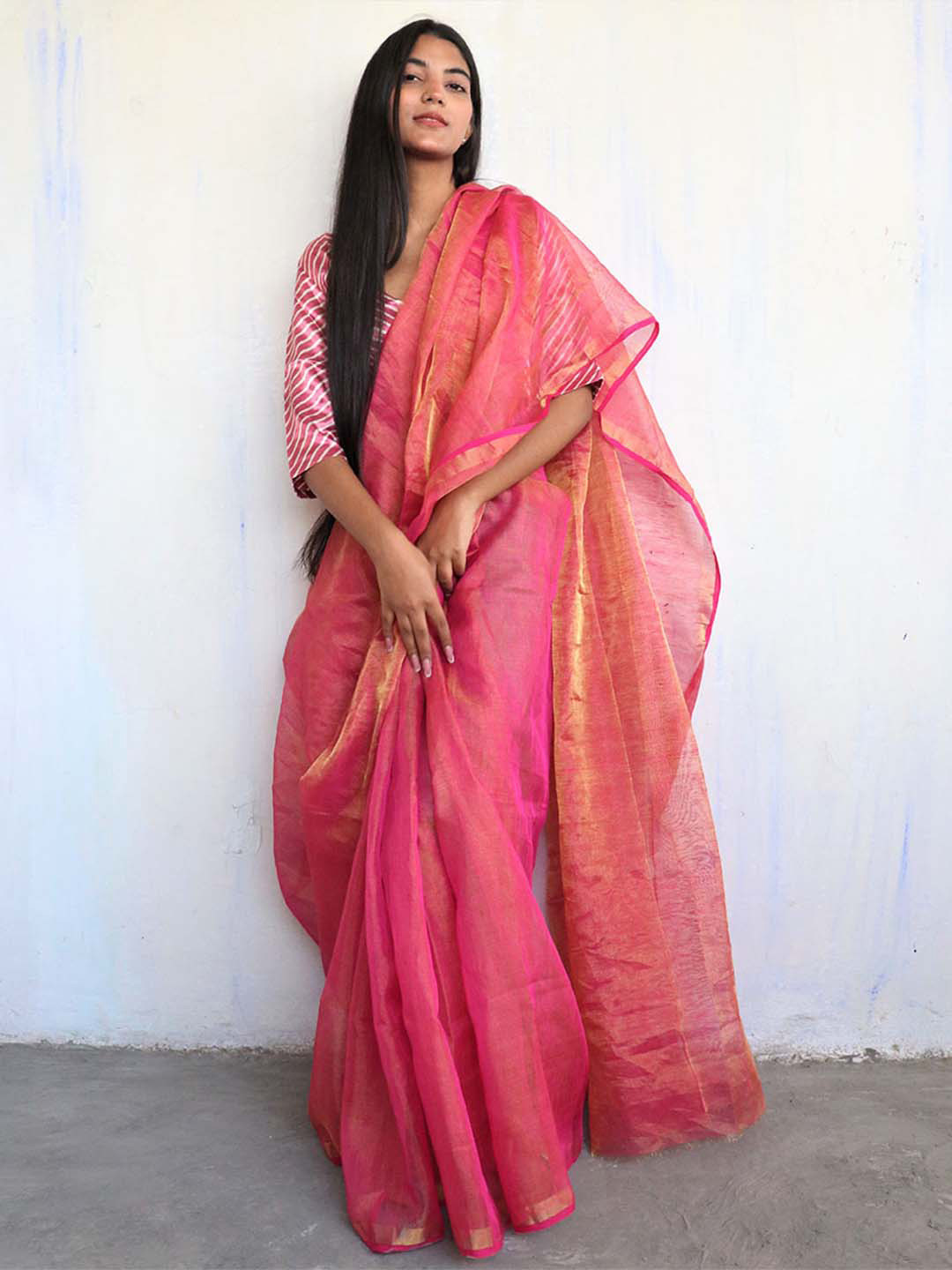 Chidiyaa Pink & Gold-Toned Pure Linen Saree