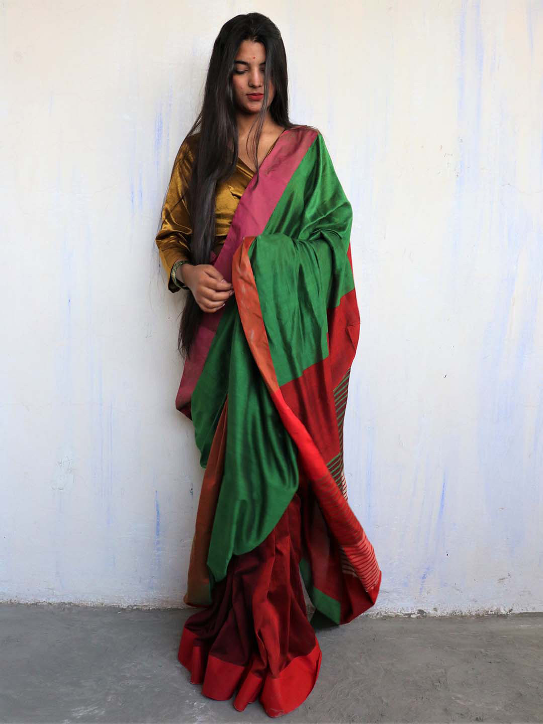 Chidiyaa Green & Red Colourblocked Saree