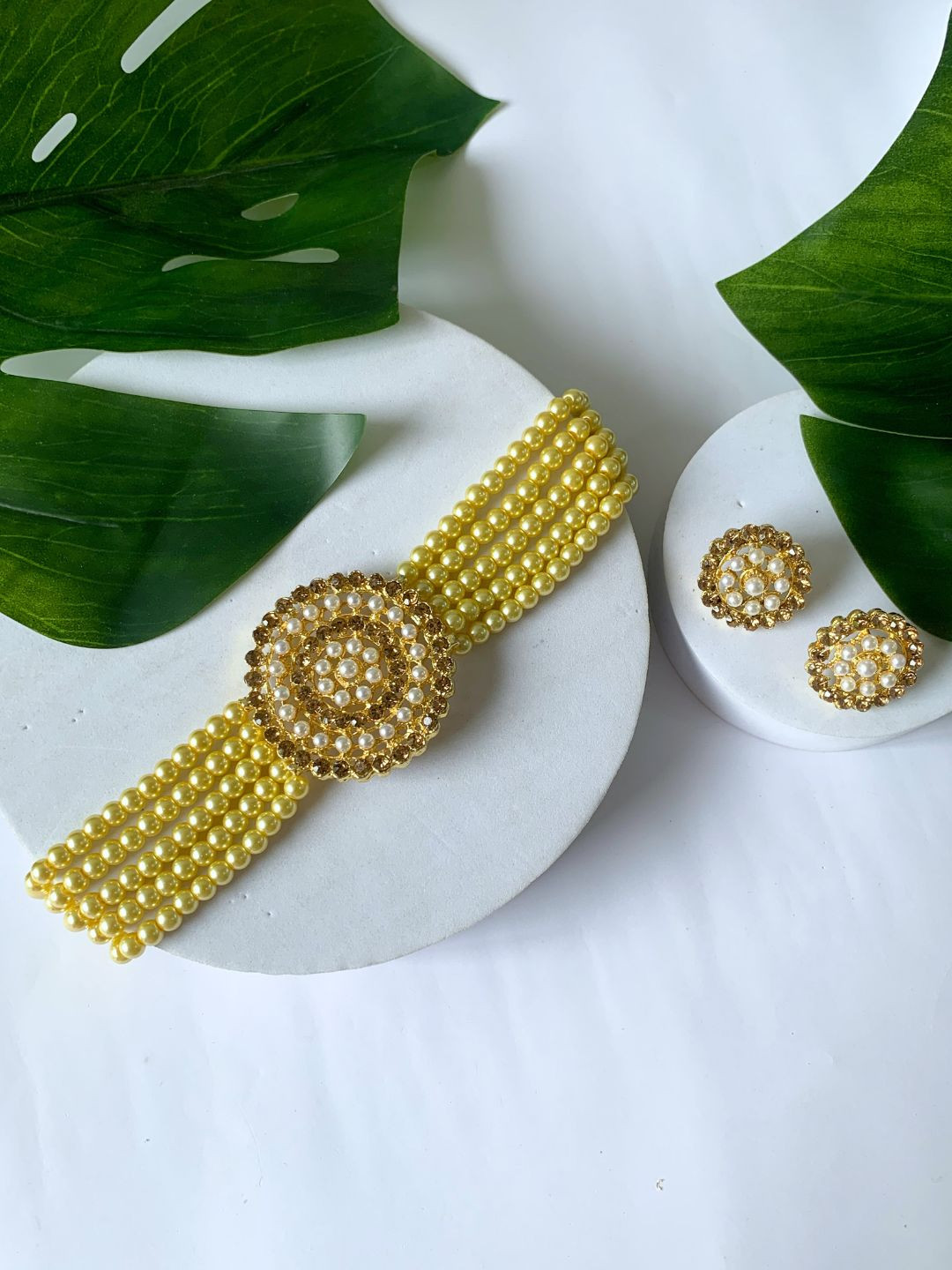 I Jewels Gold-Plated & Yellow Floral Studded Choker Jewellery Set