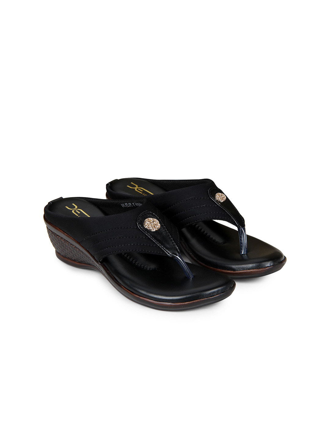 XE Looks Women Black Embellished Flats