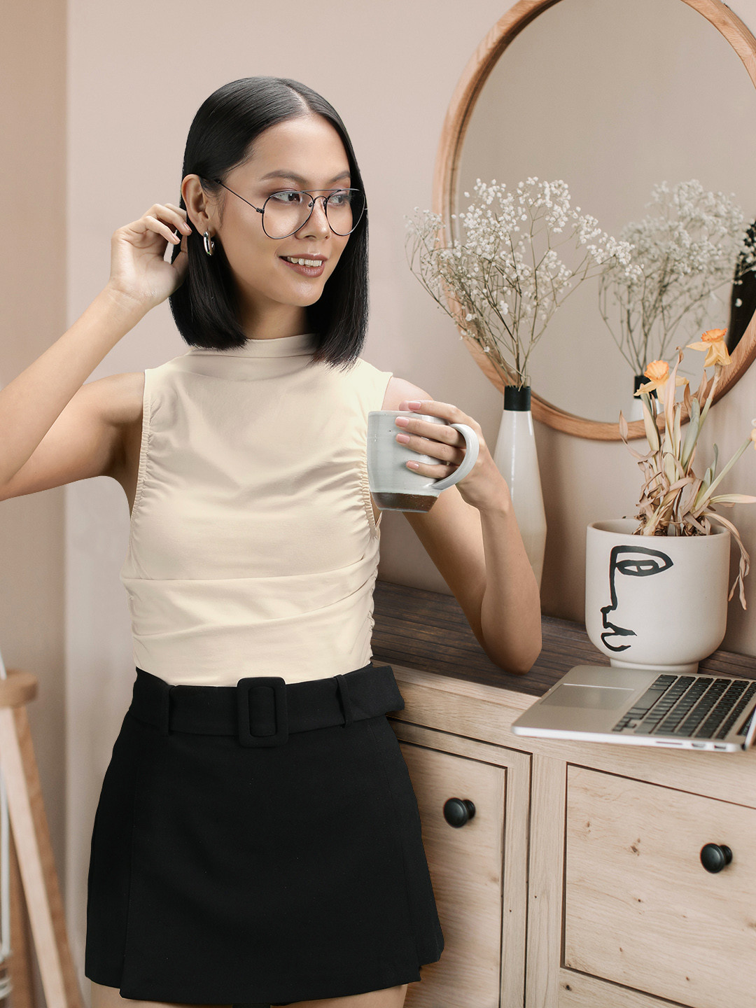 NA-KD Cream-Coloured Solid Ruched Top