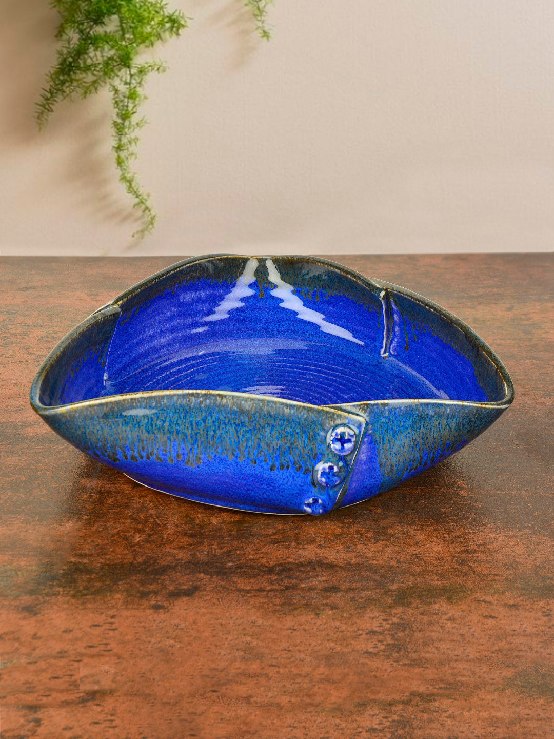 StyleMyWay Blue Solid Triangular Shaped Ceramic Serving Bowl