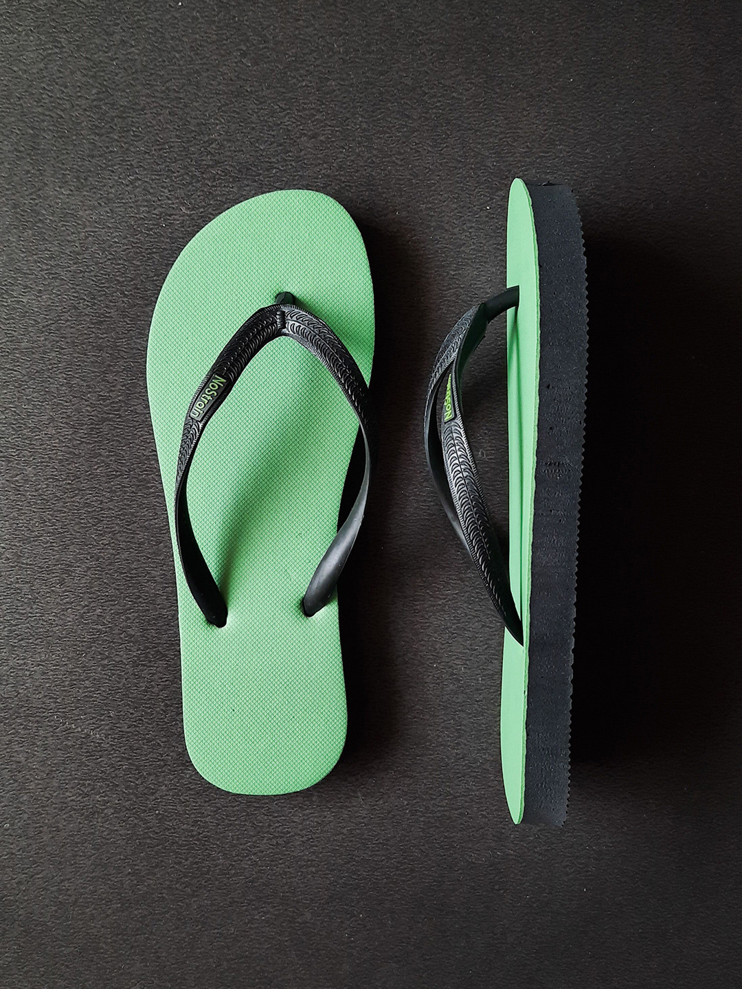 NoStrain Men Green & Black Rubber Thong Flip-Flops